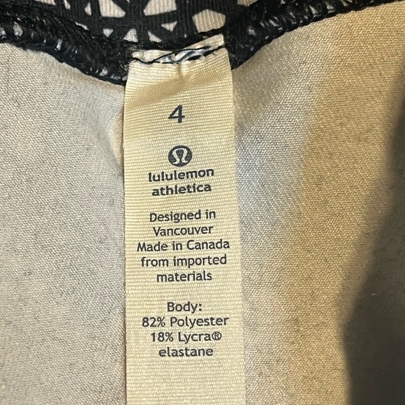 Lululemon Wunder Under Crop Leggings - “Pretty Lace White Black” Size 4 🖤✨ - Picture 6 of 7